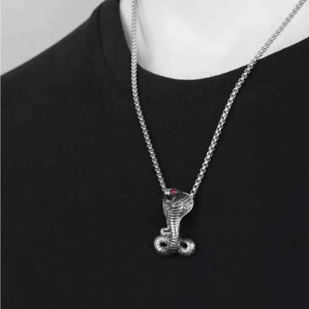 ‎RED EYED COBRA PENDANT